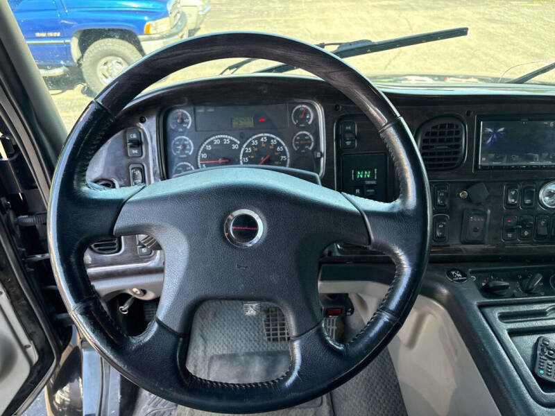 2009 Freightliner M2 106