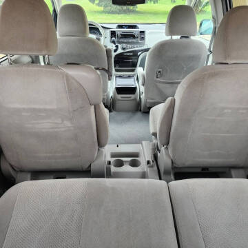 2013 Toyota Sienna LE 8-Passenger