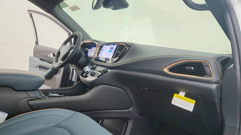 2027 Chrysler Pacifica Pinnacle