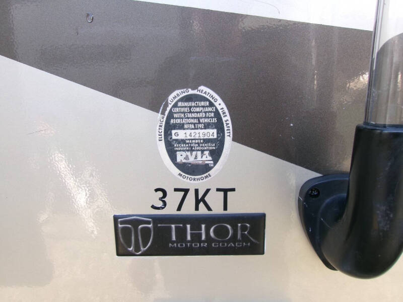 2013 Thor Motor Coach Challenger 37kt