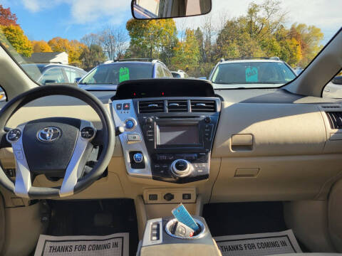 2013 Toyota Prius v Two