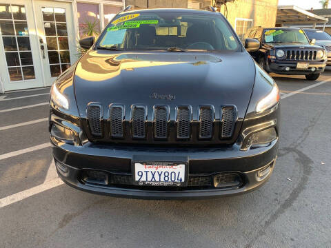 2016 Jeep Cherokee Sport