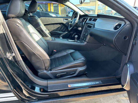 2012 Ford Mustang V6