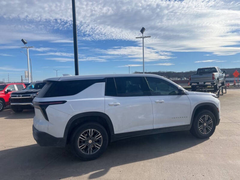 2024 Chevrolet Traverse LS