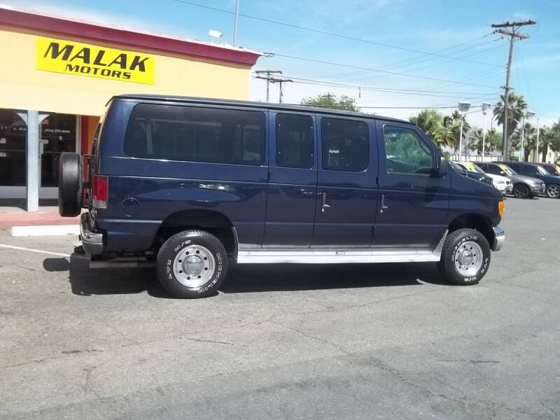 2003 Ford Econoline Wagon XLT photo 5