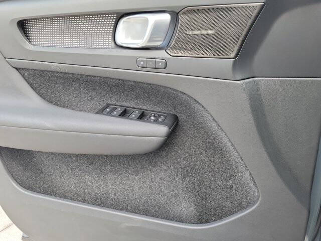 2022 Volvo XC40 T5 R-Design