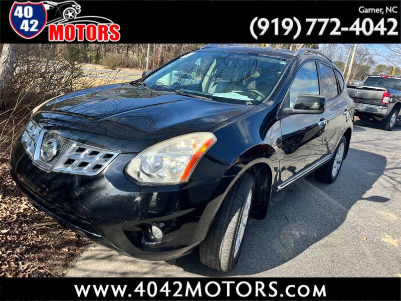2011 Nissan Rogue SV's photo