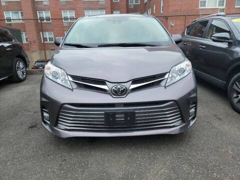 2019 Toyota Sienna for sale at OFIER AUTO SALES in Freeport NY