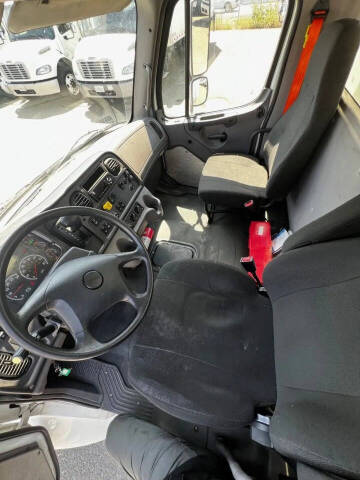 2021 Freightliner M2 106