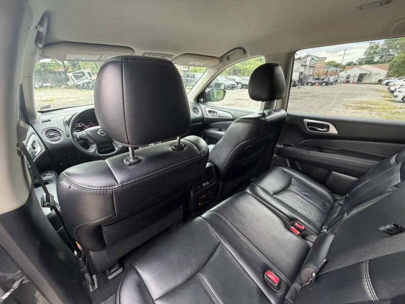 2020 Nissan Pathfinder SL