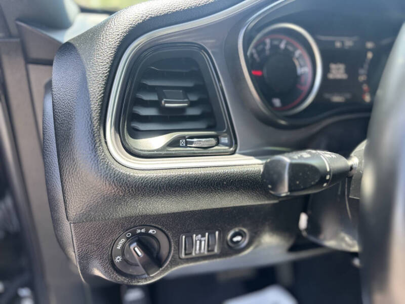 2019 Dodge Challenger SXT