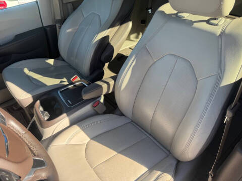 2017 Chrysler Pacifica Touring-L Plus