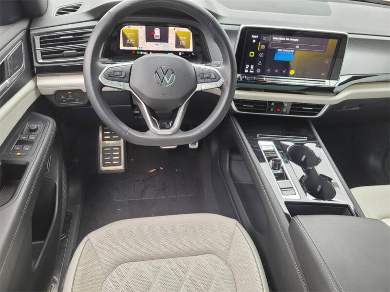 2025 Volkswagen Atlas Cross Sport SEL Premium R-Line 4Motion