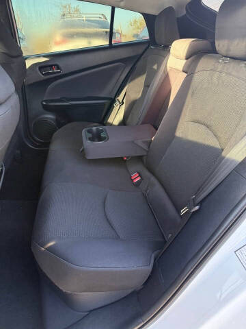 2022 Toyota Prius LE