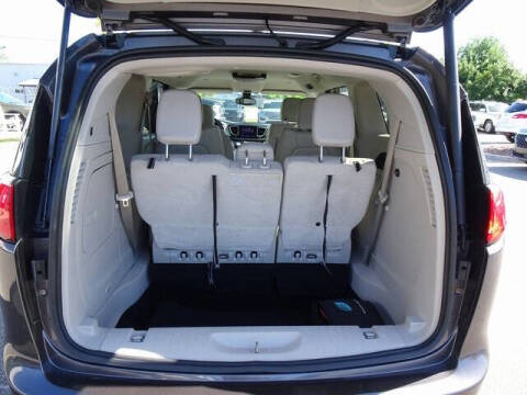 2017 Chrysler Pacifica Hybrid Premium