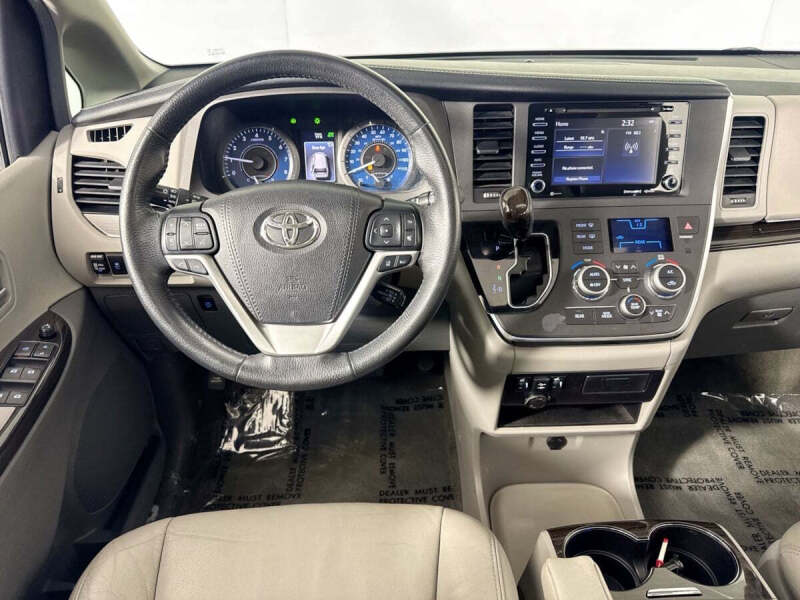 2018 Toyota Sienna XLE 8-Passenger