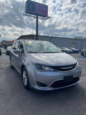 2017 Chrysler Pacifica Touring-L