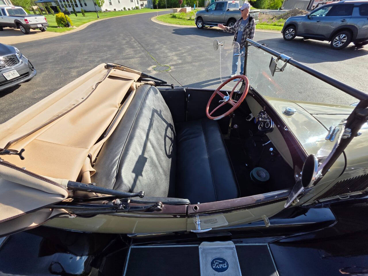 1928 Ford Roadster 36