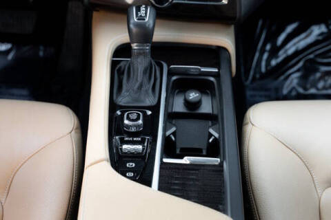 2019 Volvo XC90 T6 Momentum