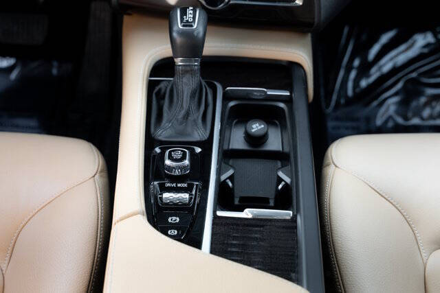 2019 Volvo XC90 T6 Momentum