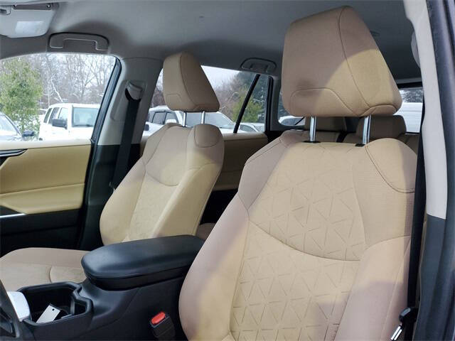 2022 Toyota RAV4 Hybrid XLE