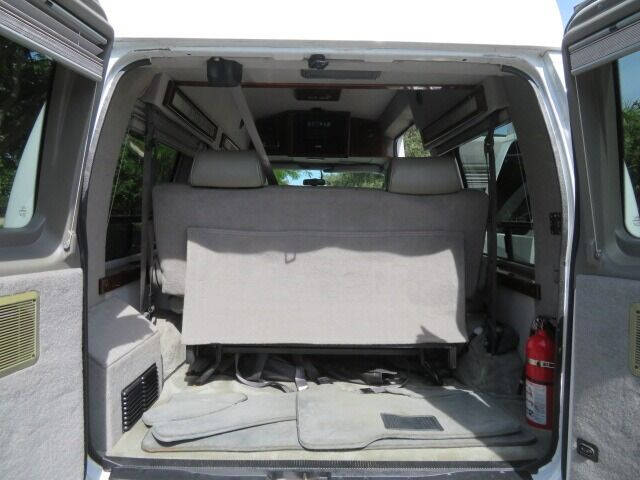 2010 Ford E-Series E-350 SD