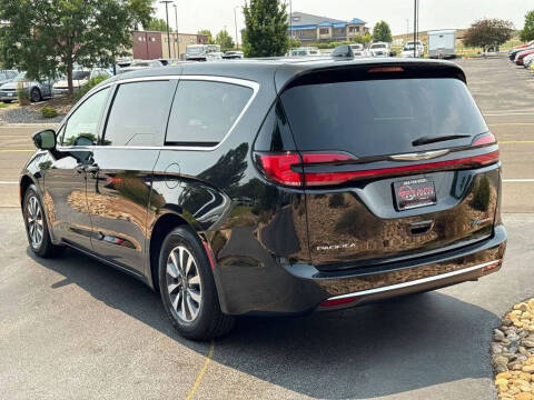 2024 Chrysler Pacifica Plug-In Hybrid Select