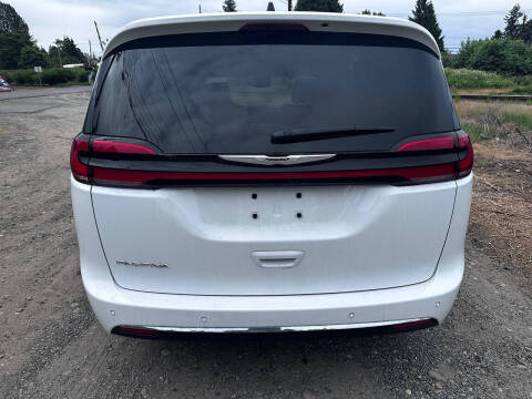 2025 Chrysler Pacifica Select