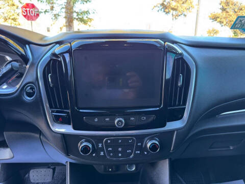 2022 Chevrolet Traverse LT Cloth