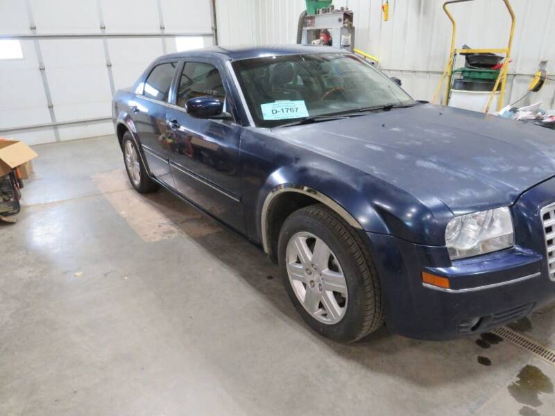 Used 2005 Chrysler 300 Touring with VIN 2C3JK53G65H638829 for sale in Pierre, SD