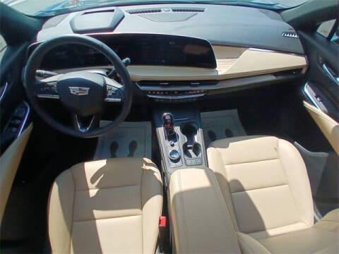 2025 Cadillac XT4 Premium Luxury