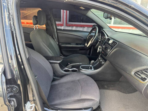 2013 Chrysler 200 Touring