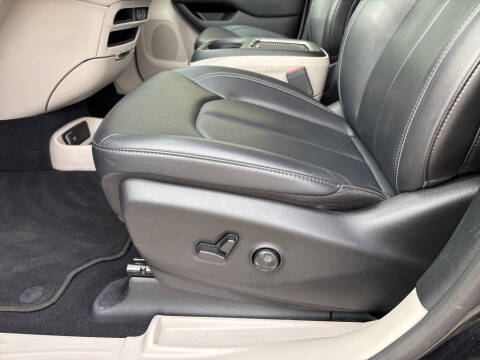 2024 Chrysler Pacifica Plug-In Hybrid Select