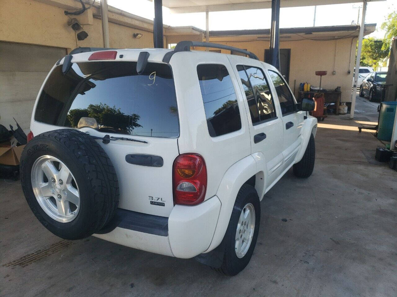 2004 JEEP Liberty SUV / Crossover - $4,300