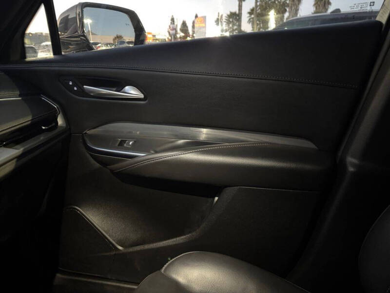 2025 Cadillac XT4 Premium Luxury