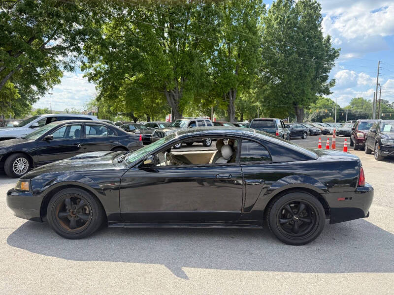 2004 Ford Mustang GT Deluxe