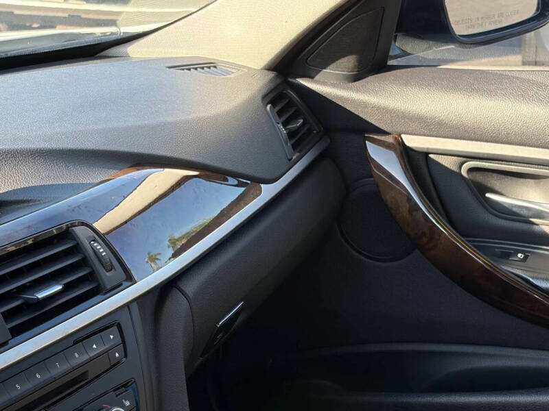 2015 BMW 3 Series 320i