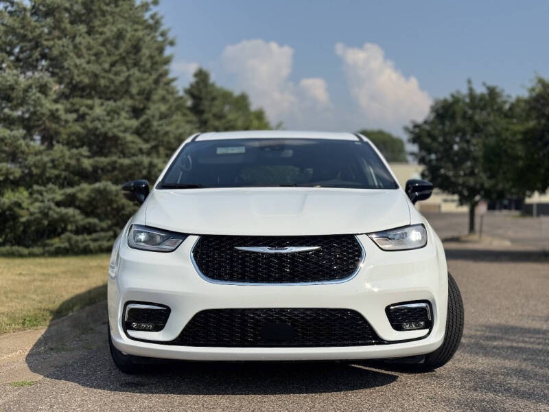 2024 Chrysler Pacifica Touring