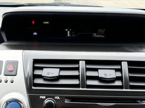 2013 Toyota Prius v Two
