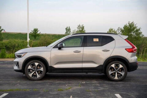2024 Volvo XC40 B5 Plus Dark Theme