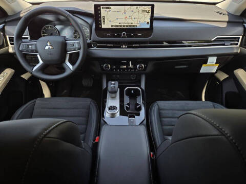 2026 Mitsubishi Outlander SE