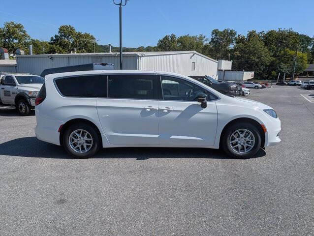 2026 Chrysler Voyager LX