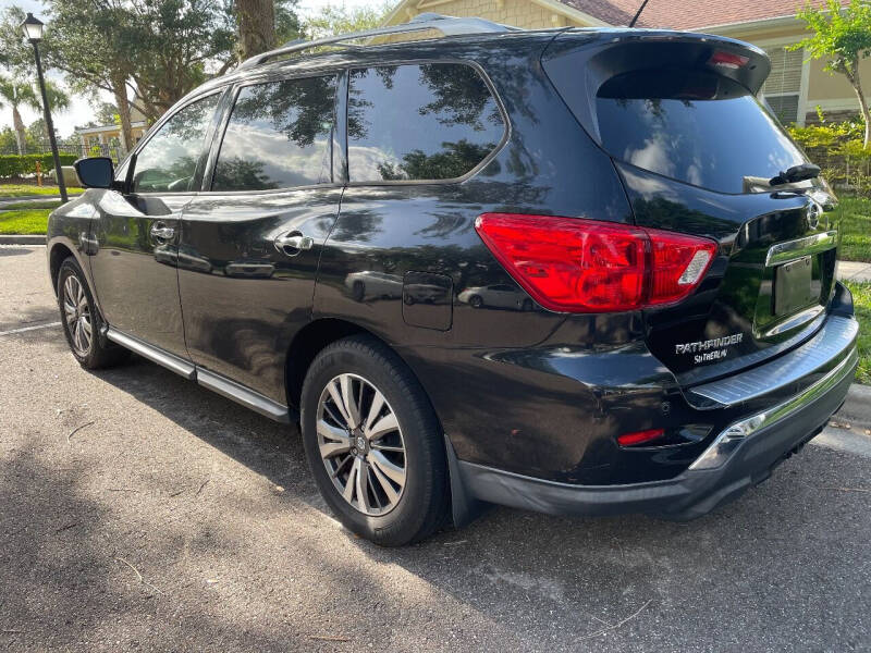 2017 Nissan Pathfinder SL