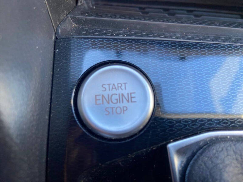 2025 Volkswagen Taos SE 4Motion