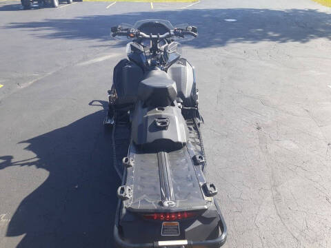 2018 Ski-Doo Renegade® Adrenaline Rips