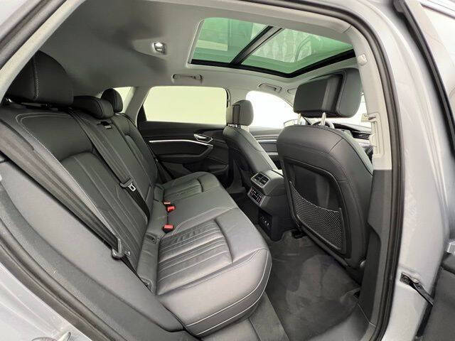 2022 Audi e-tron quattro Premium