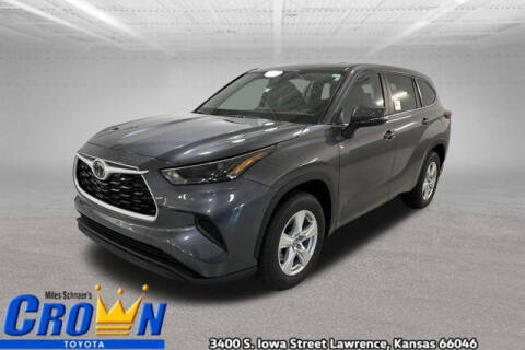 2023 Toyota Highlander for sale at Crown Automotive of Lawrence Kansas in Lawrence KS