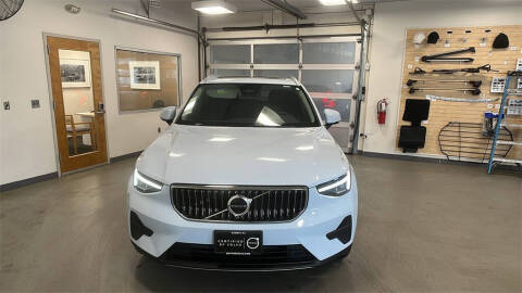 2025 Volvo XC40 B5 Core Bright Theme