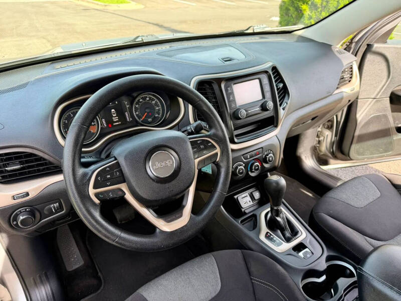 2015 Jeep Cherokee Sport