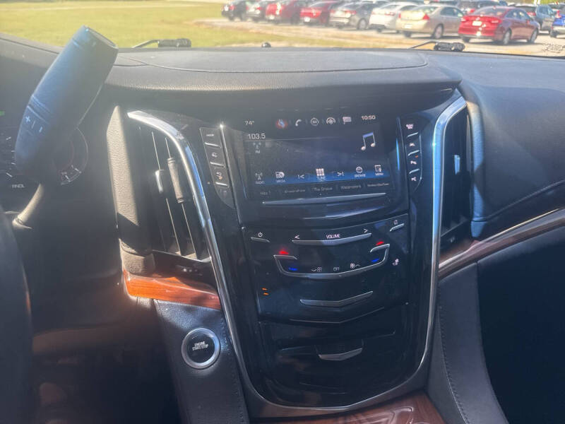 2017 Cadillac Escalade Luxury